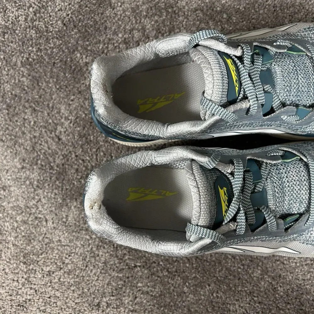 Altra Torin Plush 4 ALW1937K220 Women's Size 8.5 Gray Green Running Shoes Used